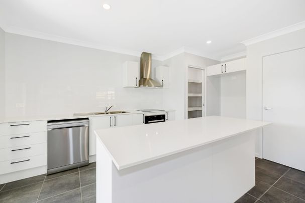 39 Liriope Crescent, - Photo 1