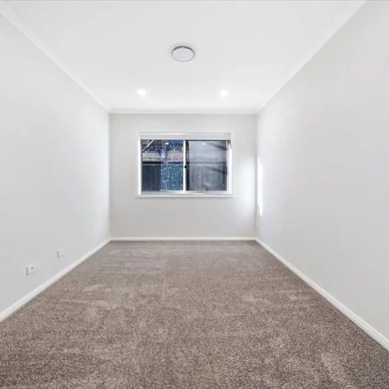 “Near new spacious and comfortable family home” - Photo 1