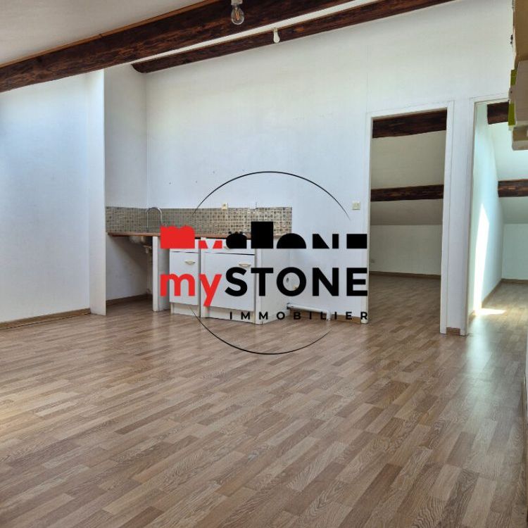 VILLEFRANCHE SUR SAONE – en face de la gare – T2 – 3ème étage- 48m² sous pente- 30m² « habitables » - Photo 1