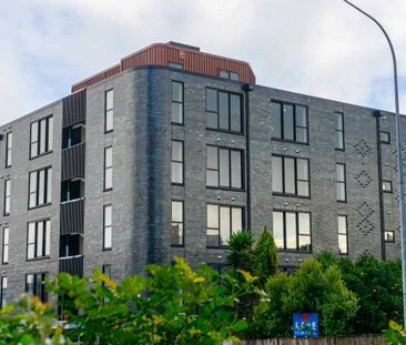 Modal House Delight! - Photo 5