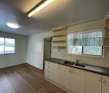 3 BEDROOM HIGHSET HOME IN SLADE POINT - Photo 3