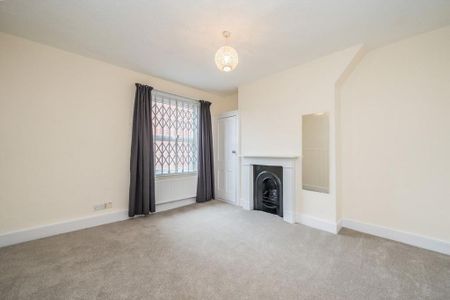 4 bedroom flat to rent - Photo 2