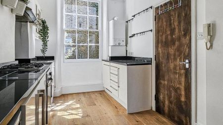 2 bedroom flat to rent - Photo 4