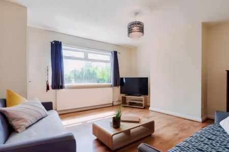 3 Bed 1 Bath - Photo 2