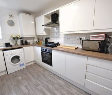 2 bedroom Flat in Flat 4, Leeds - Photo 6