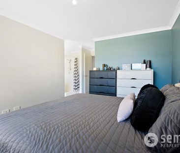 Spacious Family Home! - Photo 6