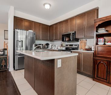 For Lease - 2 Angela Street, Bradford West Gwillimbury, Ontario - Photo 4