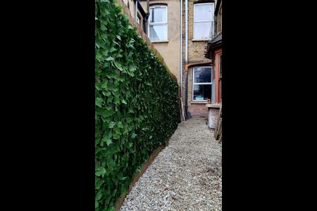 2 Bed Flat, Mathews Park Avenue, E15 - Photo 5
