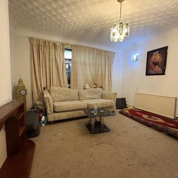 West Drayton Park Avenue, West Drayton, UB7 - Photo 1