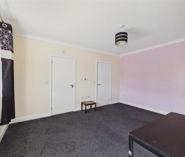 5 bedroom detached house to rent - Photo 3