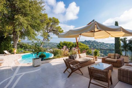 Maison à louer Mougins, Cote d'Azur, France12 600 EUR / Mois - Photo 4