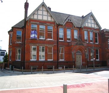 Two Bedroom Gallery Apartment in Wolverhampton City Centre - Photo 2