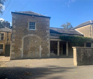 A very pretty, recently renovated, two bedroom Coach House set with... - Photo 4