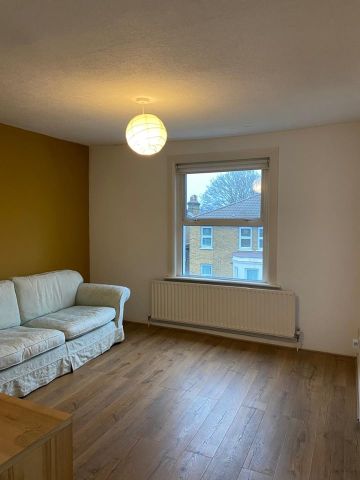 2 Bed Flat, Limes Grove, SE13 - Photo 2