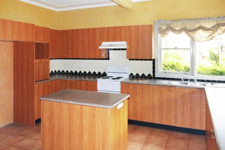 PERFECTLY POSITIONED - Photo 2