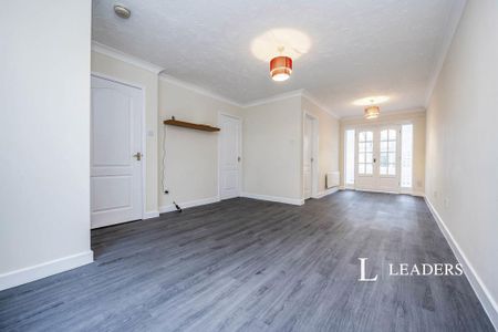 3 bedroom semi-detached house to rent - Photo 3