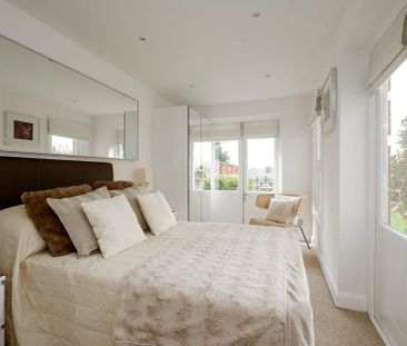 3 bedroom flat in Richmond - Photo 5