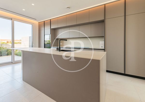 Triplex penthouse for rent in La Finca