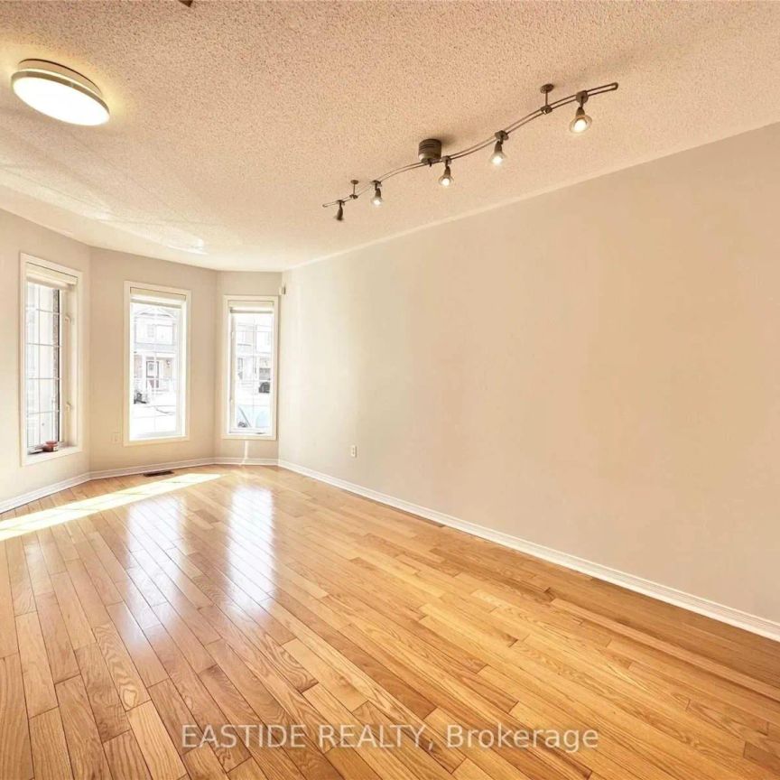 24 REVELSTOKE CRESCENT - Photo 1