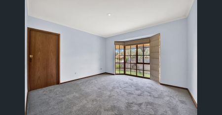 Spacious Family Home with Separate Residence! - Photo 4