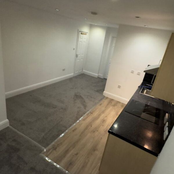 Flat 2, Harehills Lane, Harehills, Leeds, LS9 6HJ - Photo 1