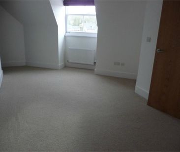 3 bedroom flat to rent - Photo 3