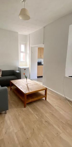 Room For Rent Old Park Terrace, Pontypridd - Photo 1