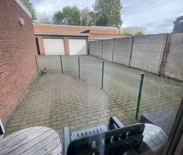 Gezellig gelijkvloers appartement met 2 slaapkamers en ingerichte dressing - Foto 1