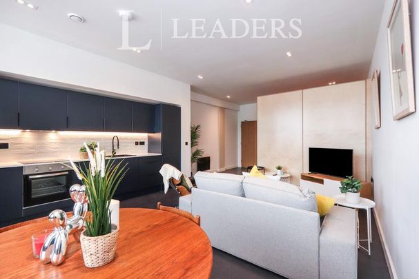 Studio to rent - Photo 1