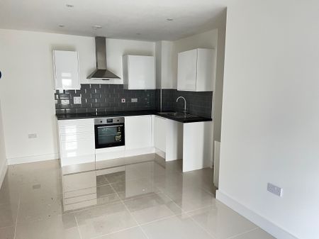 Modern 2-Bedroom, 2-Bathroom Student Apartment in Portswood, Southampton - Photo 3