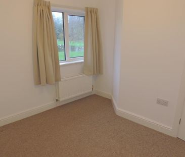 2 bedroom semi-detached house to rent - Photo 2