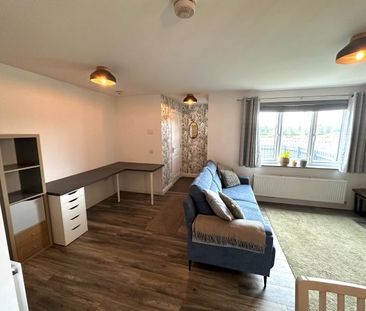 Kings Seat Place, Maddiston - Photo 1