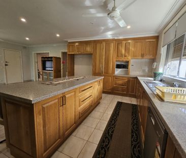 915 Centre Road, Bentleigh East VIC 3165 - House For Rent | Domain - Photo 2