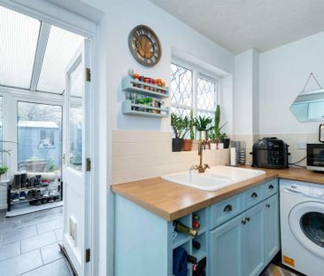 2 bedroom end of terrace house to rent - Photo 1