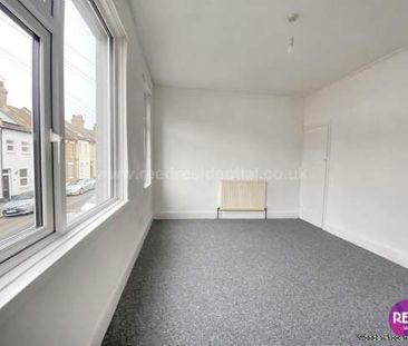 2 bedroom property to rent in Southend On Sea - Photo 2