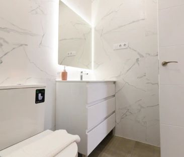 3-bedroom apartment for rent in Universidad, Madrid - Photo 3