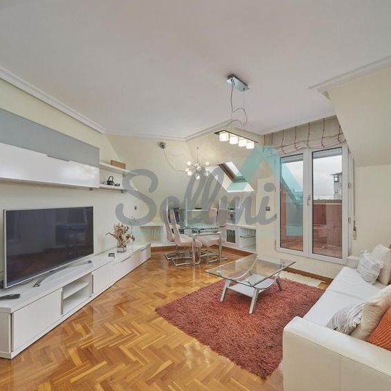 Alquiler de piso en Plaza Primo de Rivera - Foto 1