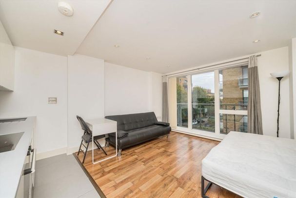 Studio to rent - Photo 1