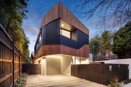 Stylish Modern Three-Bedroom Townhouse With Rooftop - Photo 2
