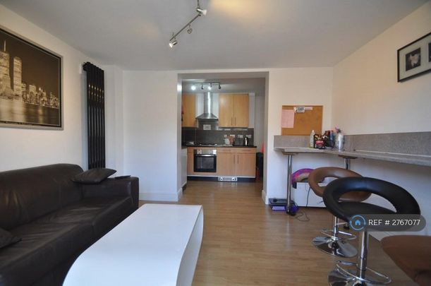 1 bedroom in a house share to rent - Photo 1