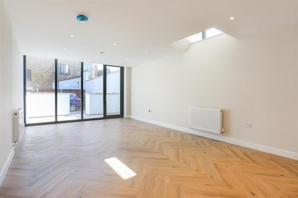 3 bedroom semi-detached house to rent - Photo 1