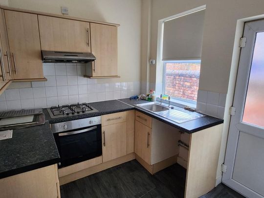 2 bedroom end of terrace house to rent - Photo 1