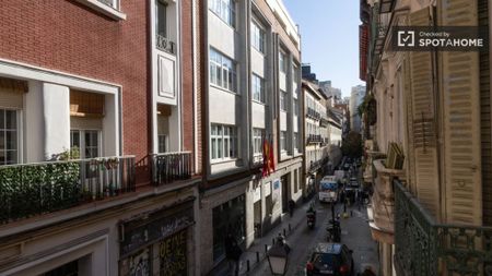 4 room luxury Flat for rent in Madrid, Spain - Photo 3