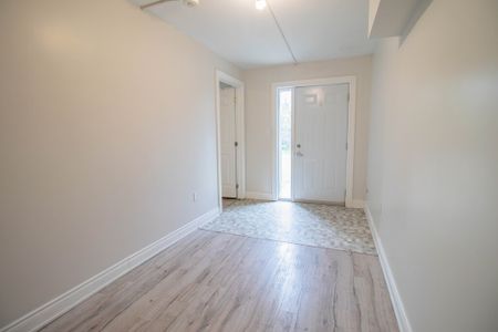 1 Bedroom Main level Unit in Welland! - Photo 3