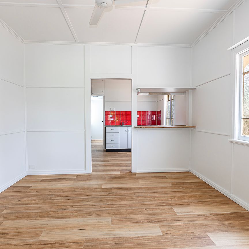 1 & 2/5 Eighth Avenue, South Townsville QLD 4810 - Apartment For Rent | Domain - Photo 1