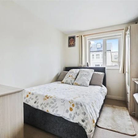 2 bedroom flat - Photo 4