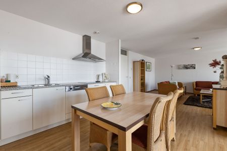 Nicely 2 bedroom apartment, terrace & harbor view - Photo 5