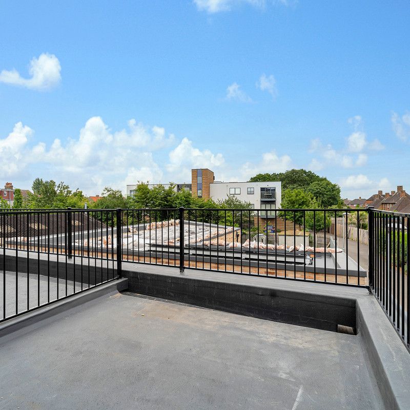 Staines Road, Feltham, TW14 - Photo 1