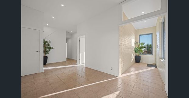 Stylish Modern Home along the Esplanade! - Photo 1