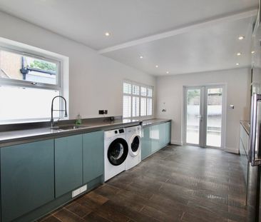4 Bed Terraced House, Delafield Road, SE7 - Photo 4